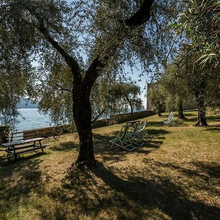 Oleandro Apartment Directly On The Lake Gargnano Luaran gambar