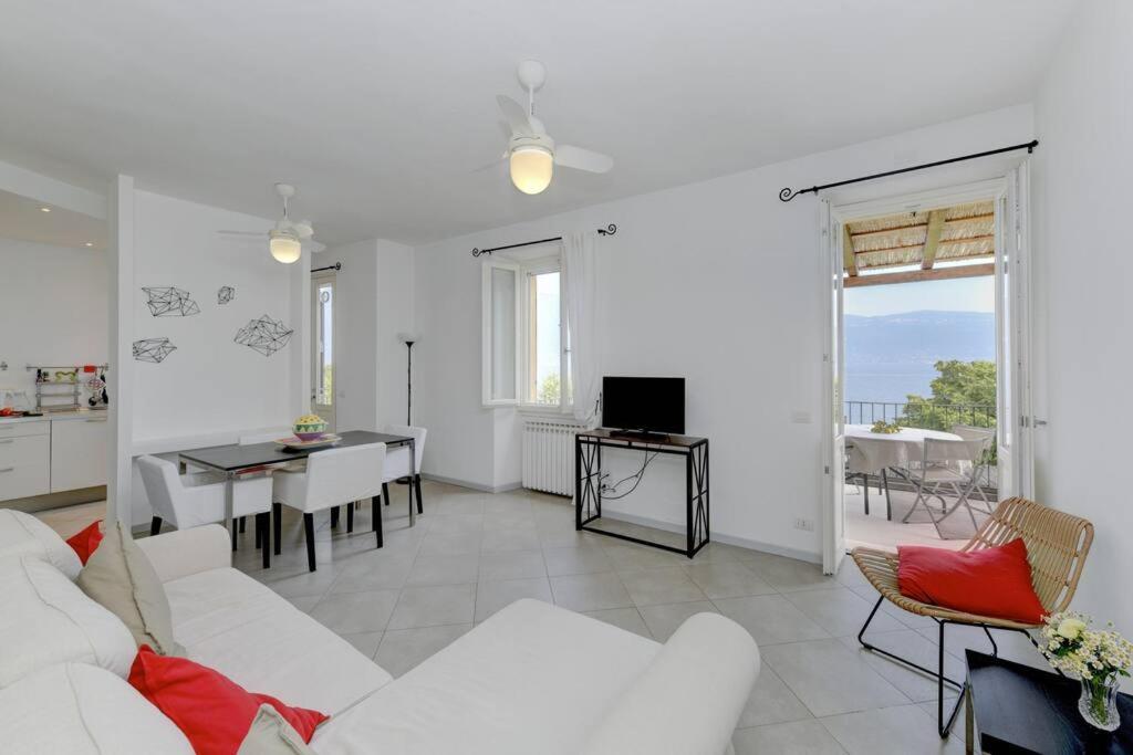 Oleandro Apartment Directly On The Lake Gargnano Luaran gambar