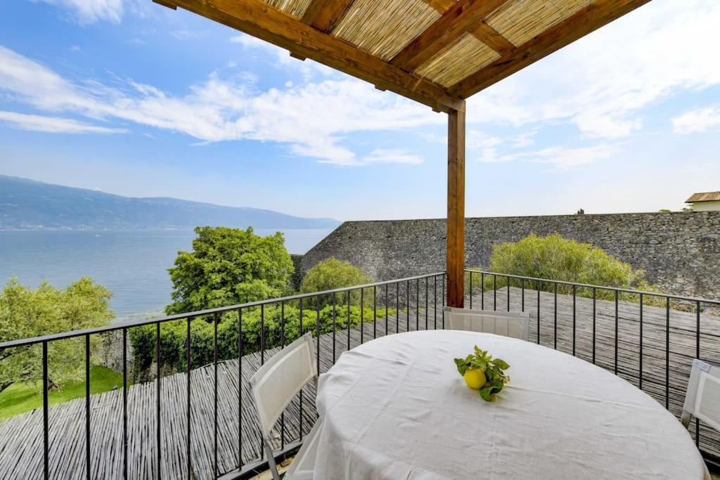 Oleandro Apartment Directly On The Lake Gargnano Luaran gambar