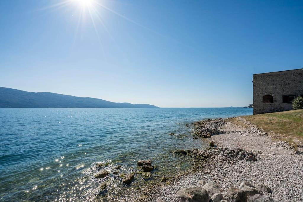 Oleandro Apartment Directly On The Lake Gargnano Luaran gambar