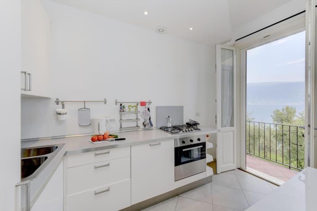 Oleandro Apartment Directly On The Lake Gargnano Luaran gambar