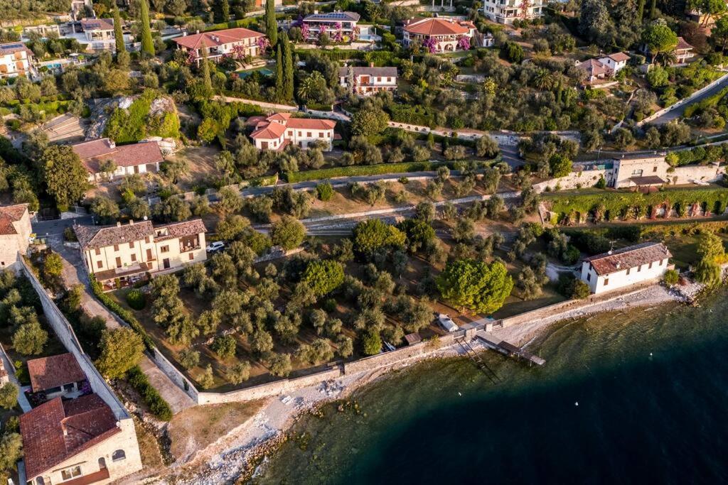 Oleandro Apartment Directly On The Lake Gargnano Luaran gambar